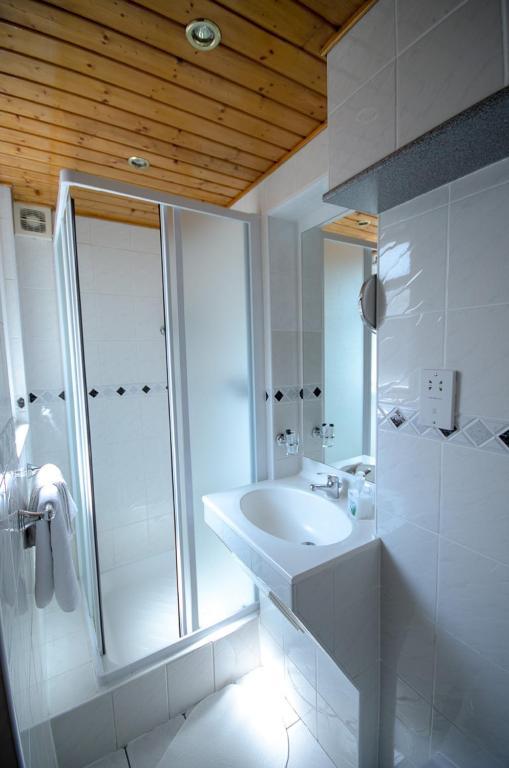 Adria Hotel London Room photo